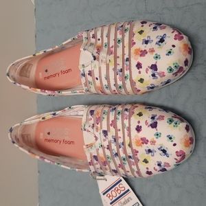 NWT, Bob's by Sketchers, size 11. ivory w/ floral print, memory foam insoles,